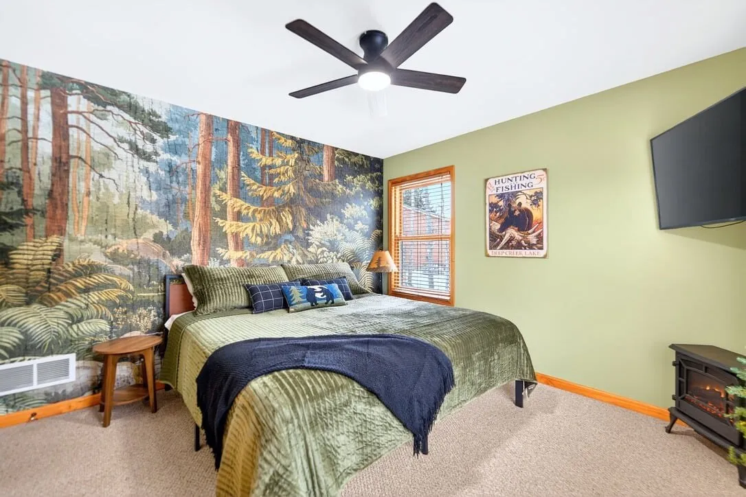 Bedroom 3, Queen bed